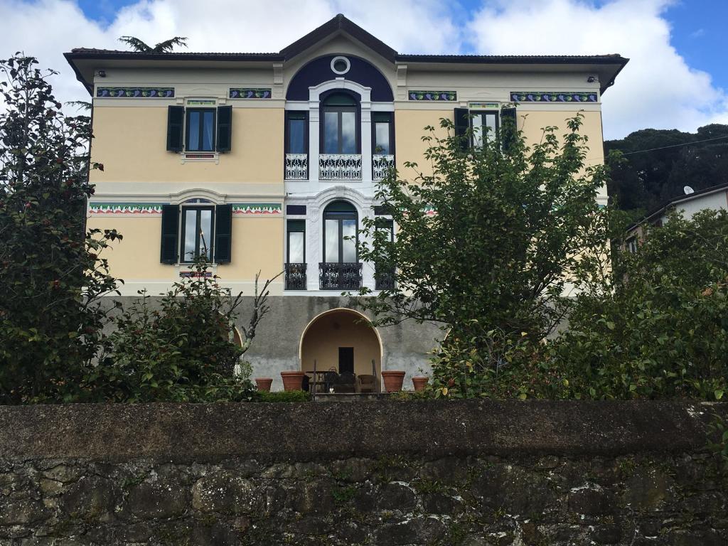 BAGNONE/ LUNIGIANA Splendida Villa con dependance