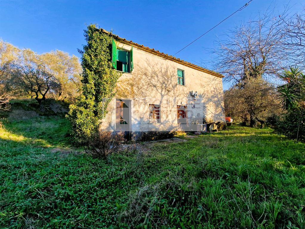 Casa indipendente con terreno