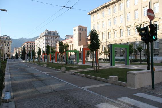 Appartamento uso ufficio piazza Verdi con vista mare