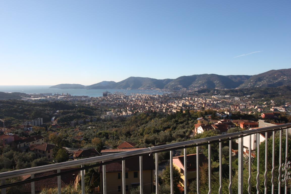 VILLA BIFAMILIARE con vista sul Golfo di La Spezia