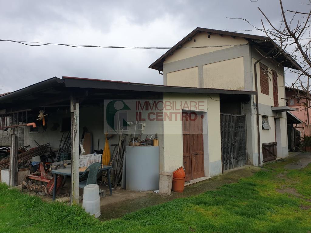 Casa indipendente con cantine, fienile e terreno