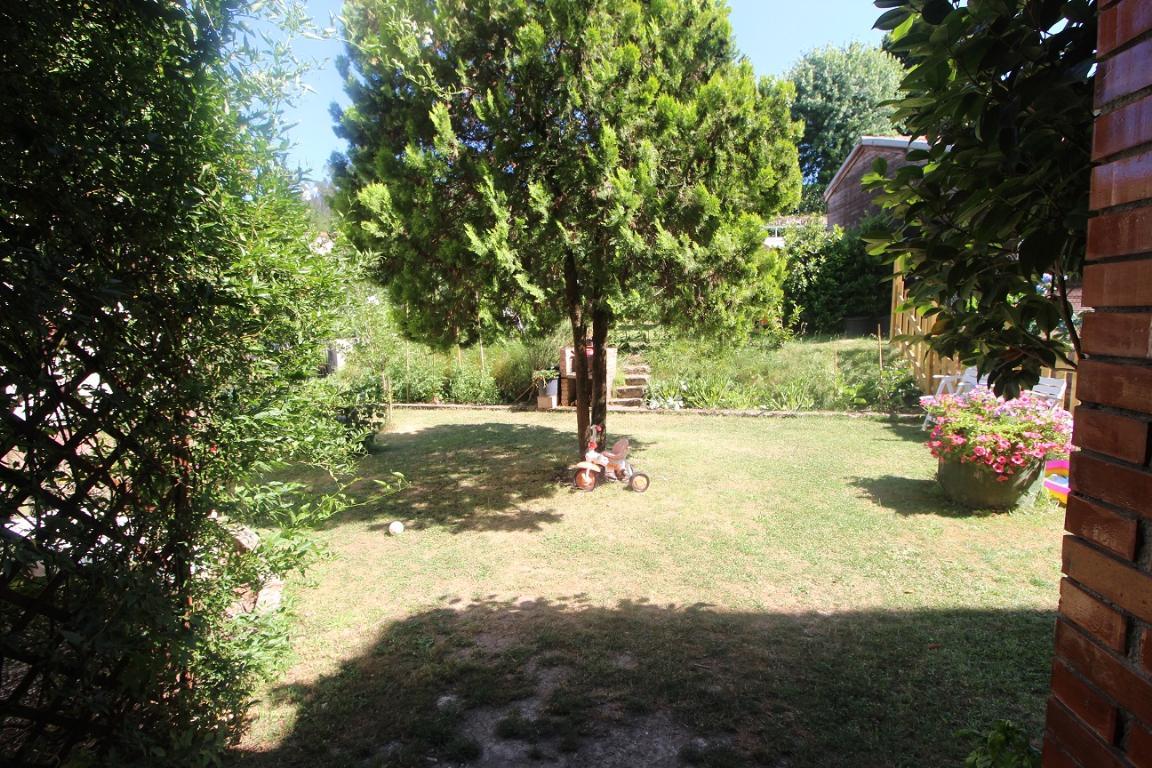 quadrilocale con giardino