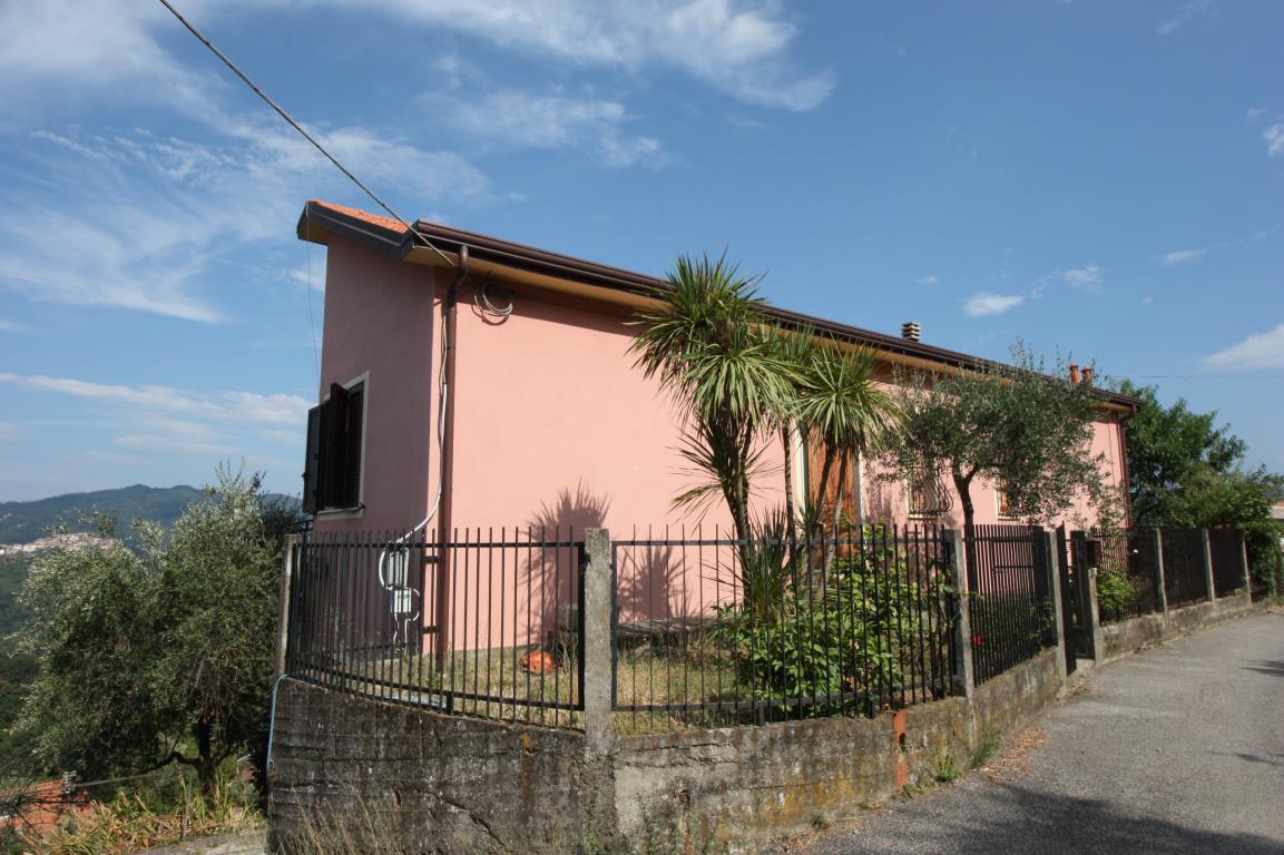 Collinare Villa con terreno