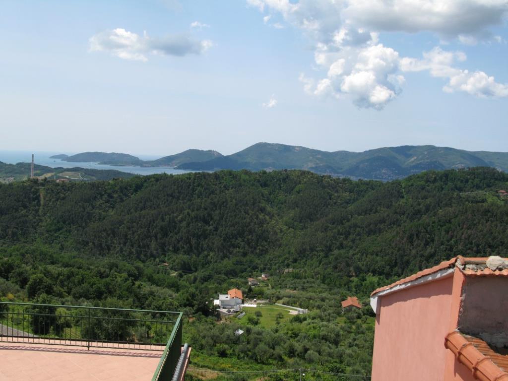 Vezzano Alto semindipendente con terrazza vista mare