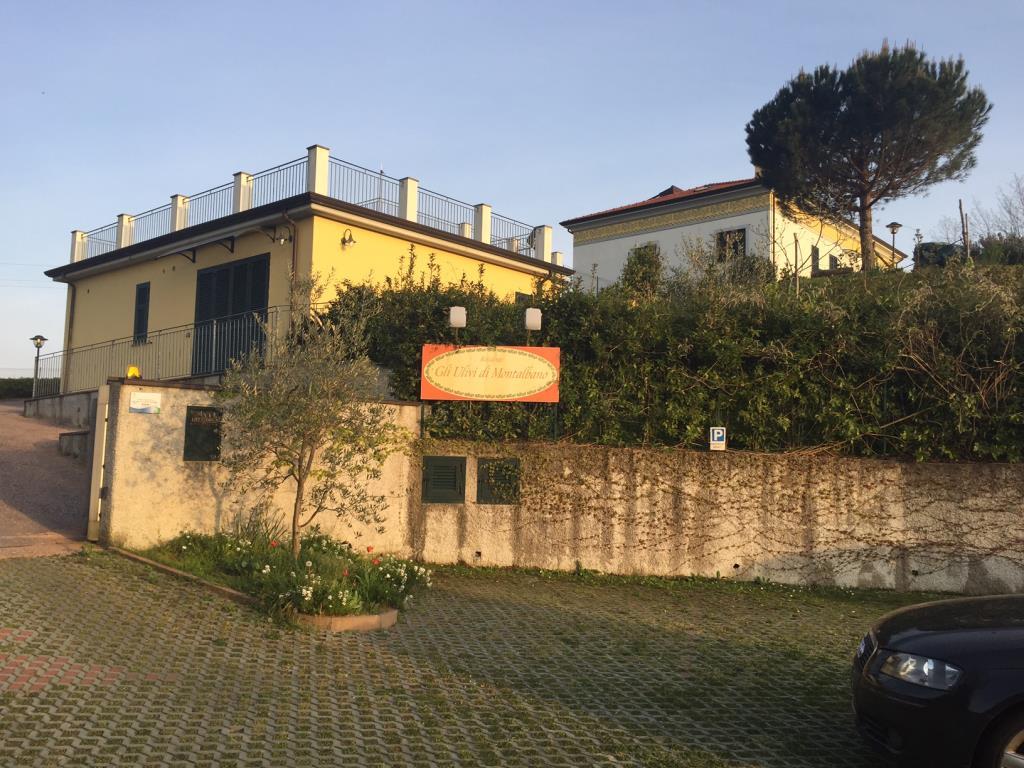 Villa con Appartamenti per Struttura Ricettiva MONTALBANO