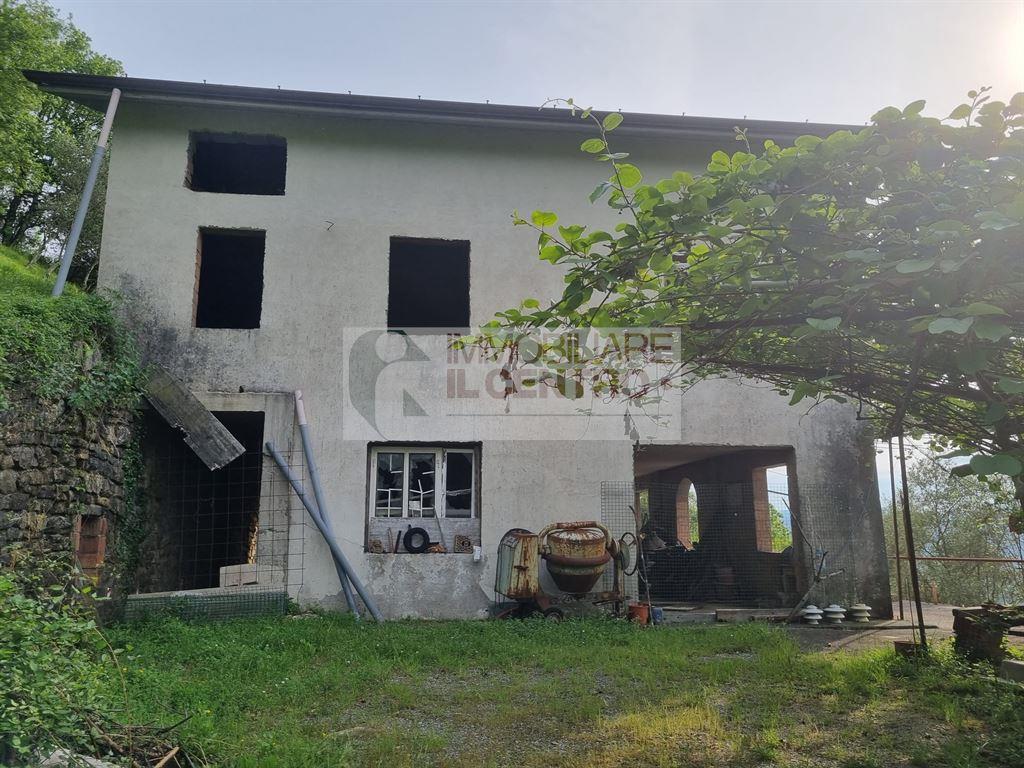 Casa indipendente allo stato grezzo con terreno