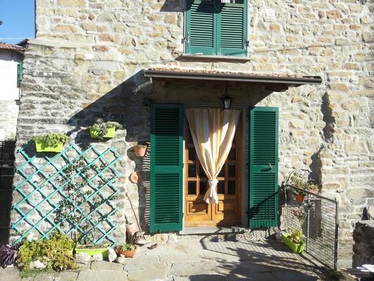 Semindipendente in vendita in Lunigiana.