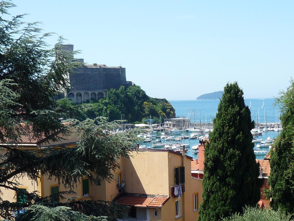 Lerici - app.to mq. 140 a 2 passi dal mare