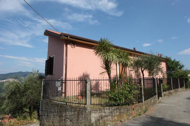 Villa in Vendita Vezzano Ligure