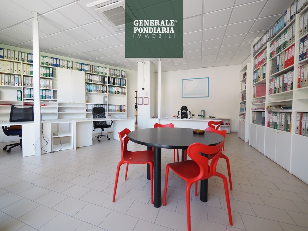 Fondo commerciale in affitto, Chiappa.