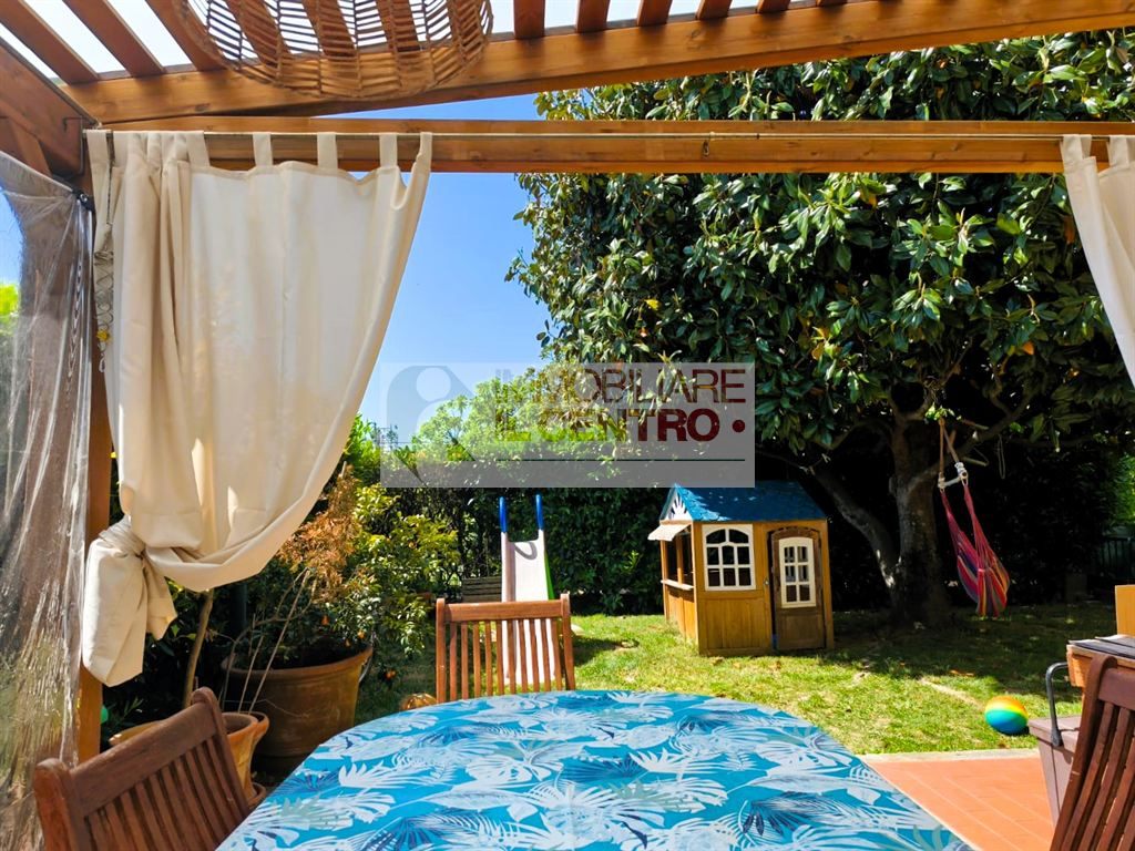 TERRATETTO CON GIARDINO E GARAGE