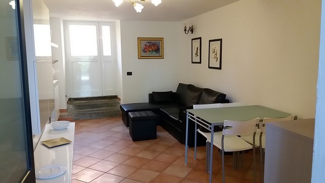 Appartamento in affitto, 3 vani in collina.