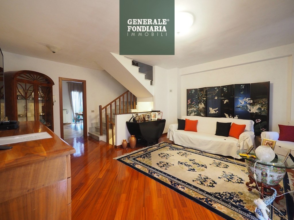 Villetta a schiera, Ceparana centro.