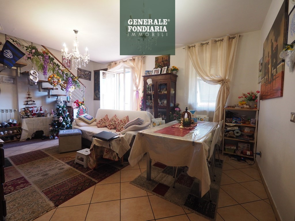 Appartamento con cantina e garage, Follo.