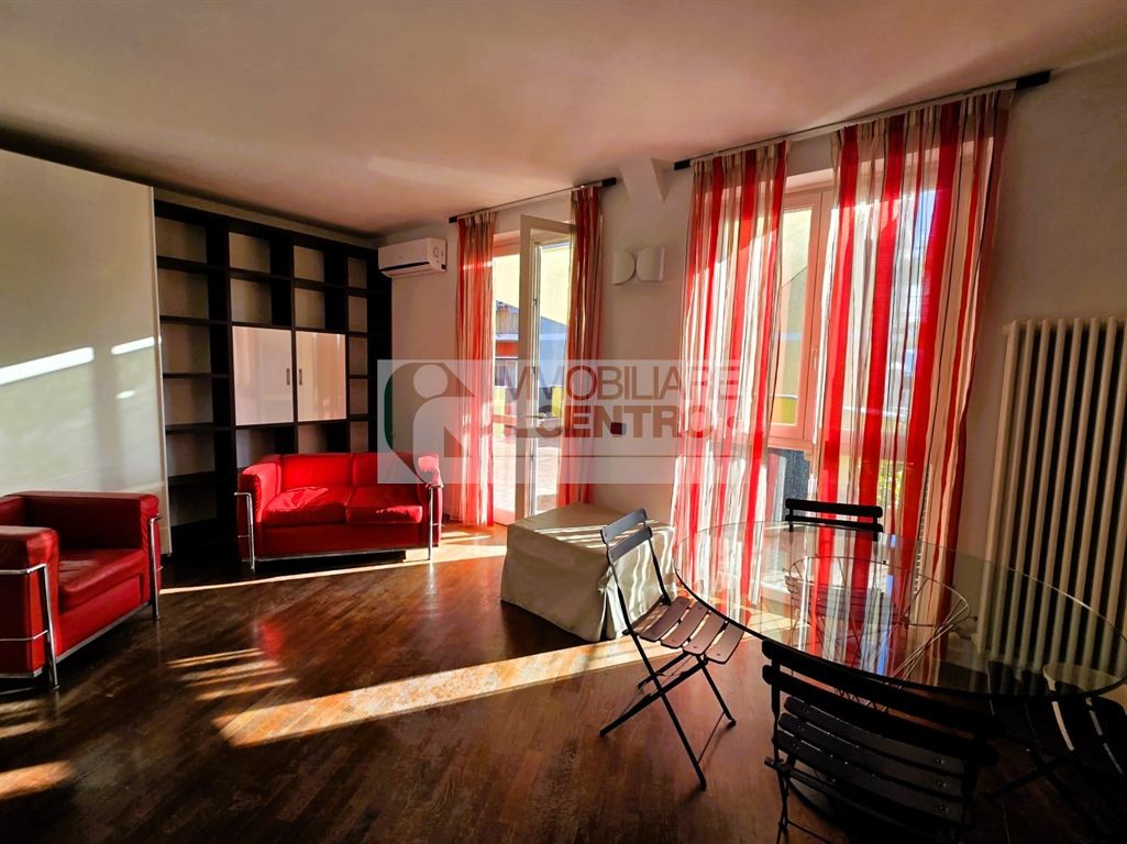 Appartamento trilocale con grande terrazza.