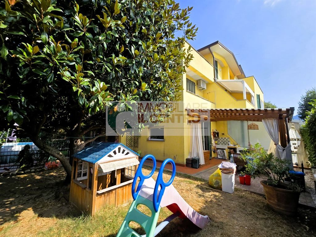TERRATETTO CON GIARDINO E GARAGE