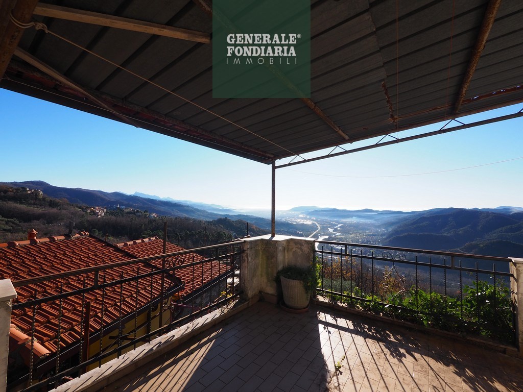 Appartamento con terrazza, Valdonica