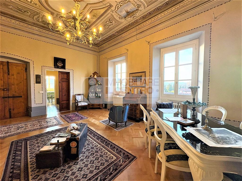 Appartamento di pregio in palazzo storico.