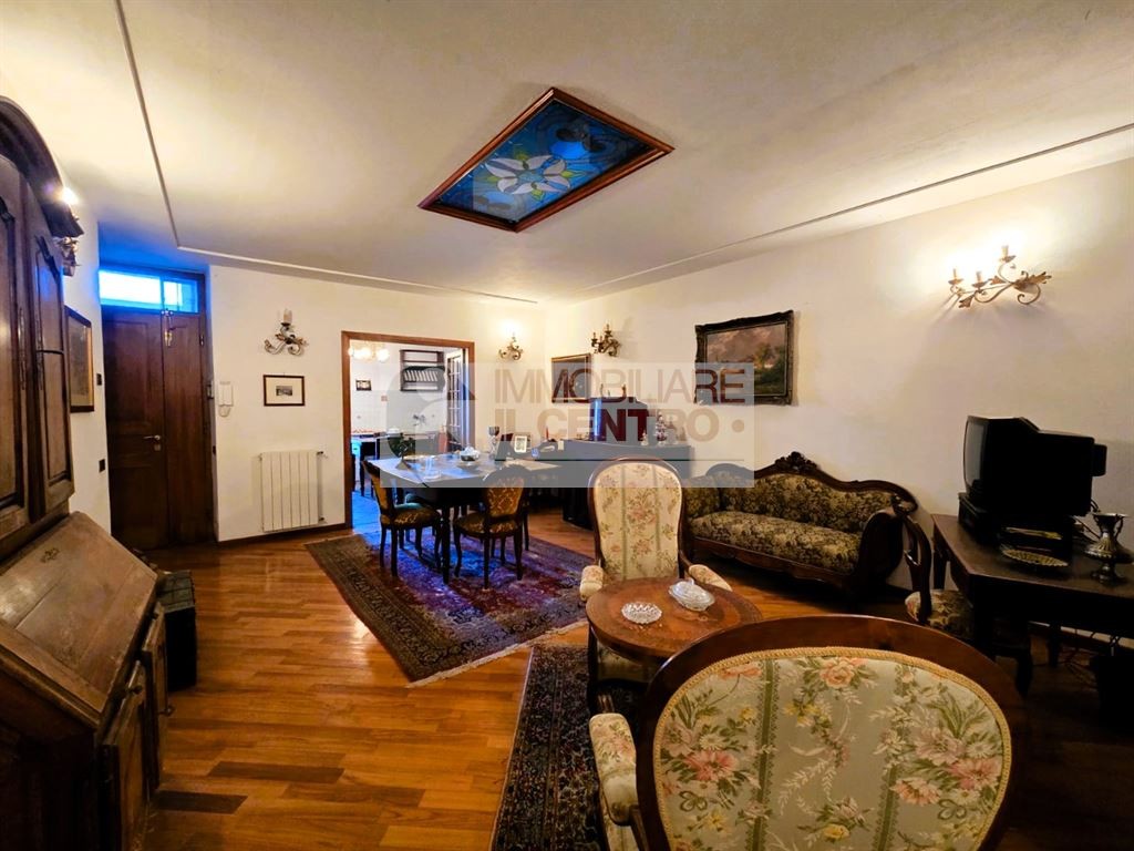 Appartamento di ampia metratura con terrazza abitabile e giardino