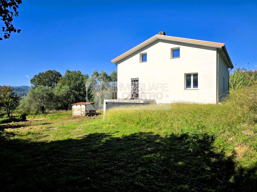 CASA INDIPENDENTE DA ULTIMARE CON TERRENO