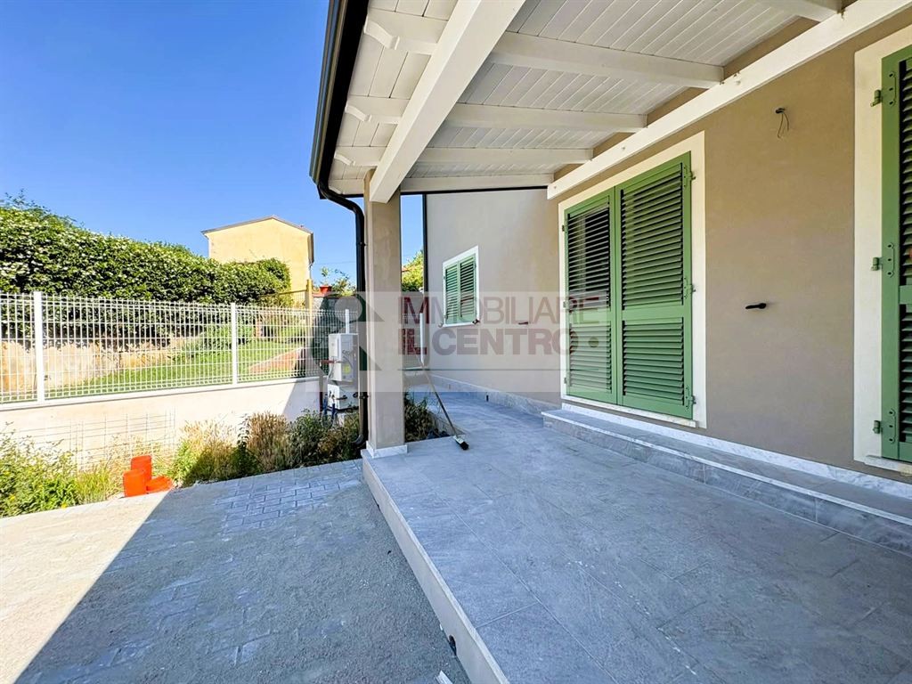 APPARTAMENTO CON GIARDINO E POSTO AUTO