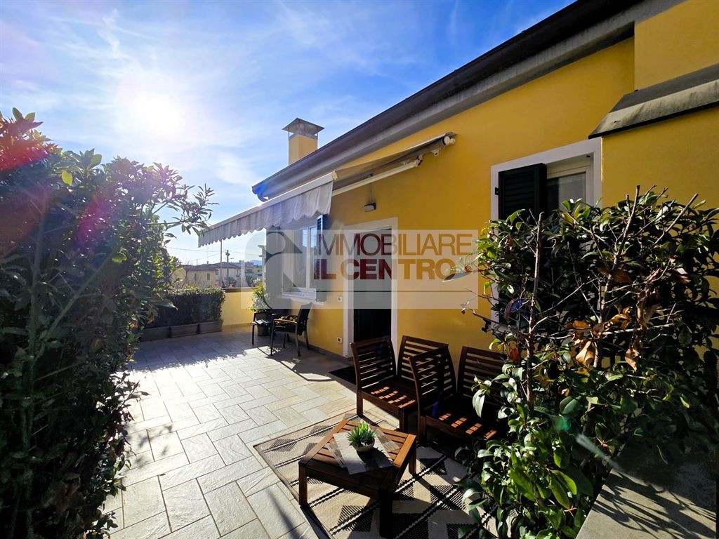 Semindipendente su due livelli con terrazza abitabile.