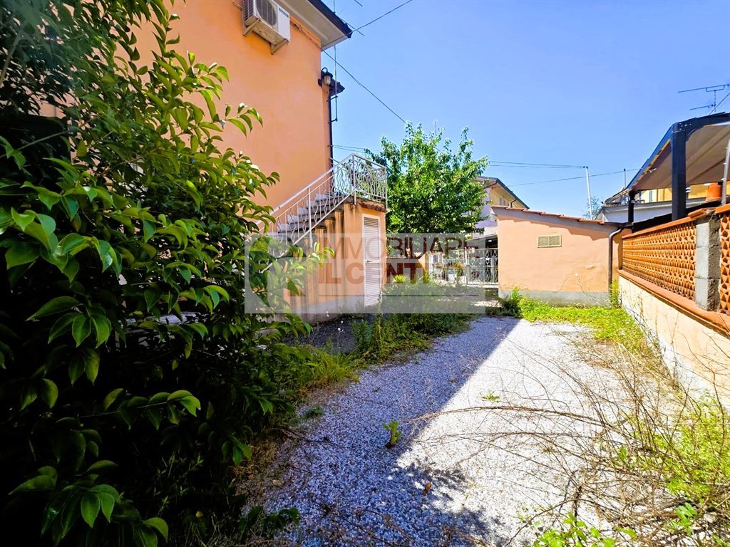 APPARTAMENTO CON GIARDINO E CANTINA