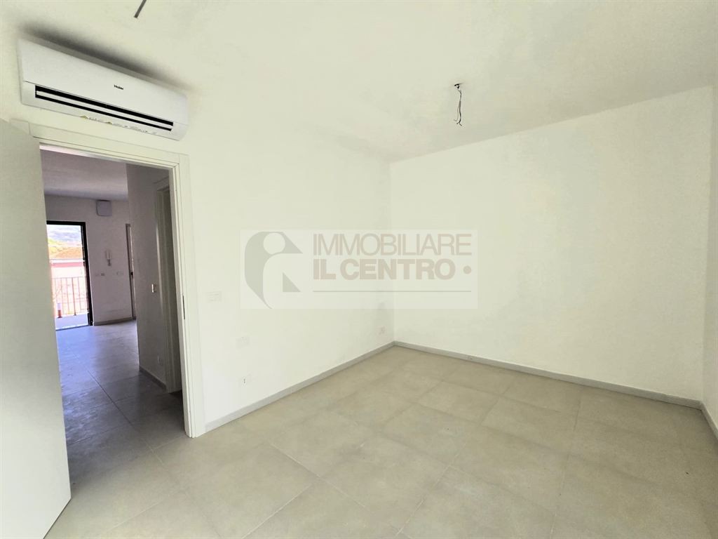 BILOCALE CON GIARDINO E UN POSTO AUTO