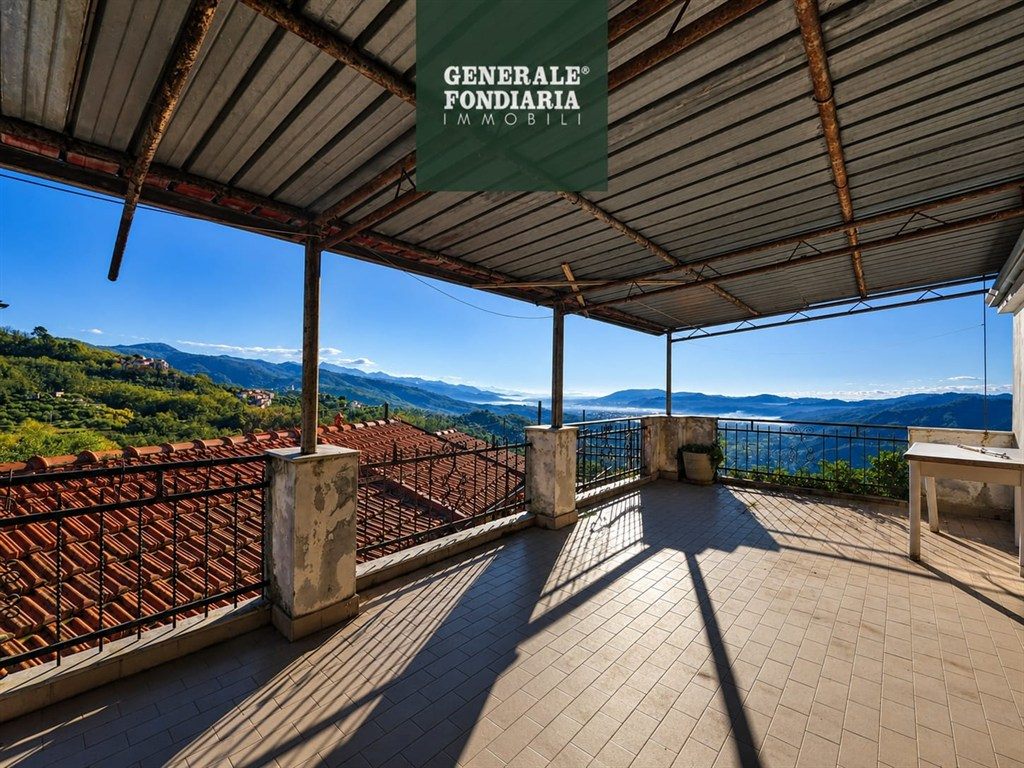 Appartamento con terrazza, Valdonica