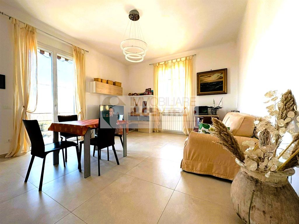 Appartamento secondo piano con posto auto e cantina.