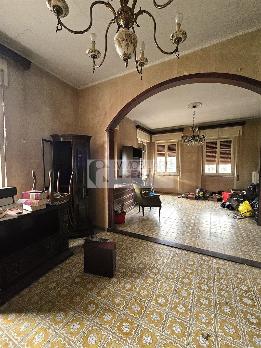 Appartamento 6 vani con cantina adiacente il centro storico