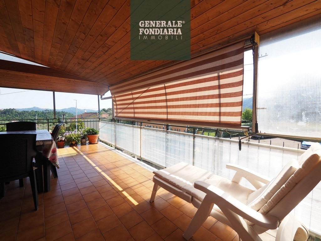 Appartamento con terrazza, vic.ze Ceparana.